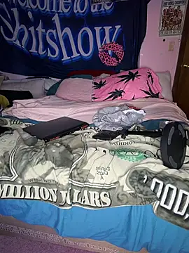 Snapshot of shortywidaphatty chatting on December 15, 1:48 pm shortywidaphatty online show from December 15, 1:48 pm