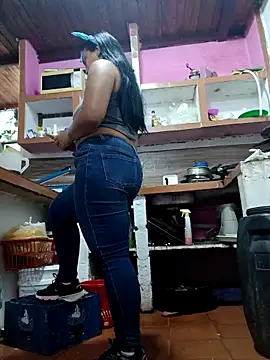 girlpee online show from November 3, 12:17 pm