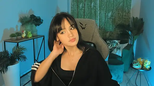 MonicaFarmer online show from October 18, 8:31 pm