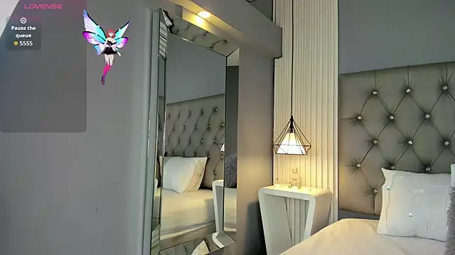 LunaBloomn online show from November 11, 5:02 pm