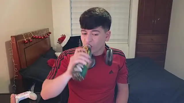 Snapshot of tightncuteass chatting on November 18, 10:36 pm tightncuteass online show from November 18, 10:36 pm