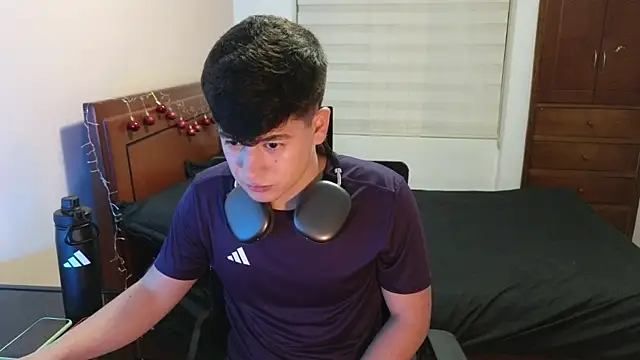 Snapshot of tightncuteass chatting on November 21, 11:36 pm tightncuteass online show from November 21, 11:36 pm