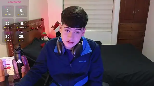 Snapshot of tightncuteass chatting on December 3, 12:51 am tightncuteass online show from December 3, 12:51 am