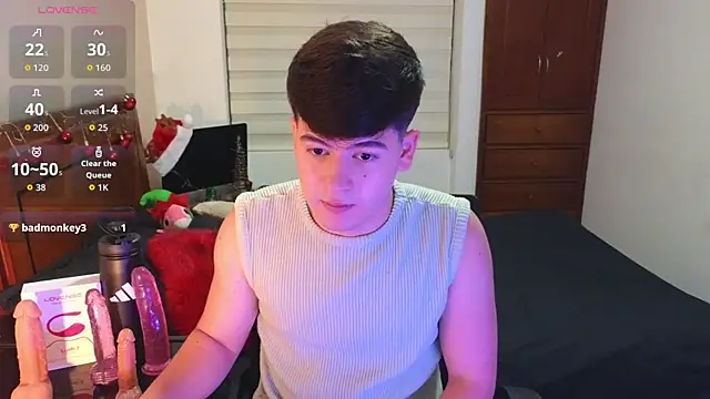 Snapshot of tightncuteass chatting on December 4, 1:04 am tightncuteass online show from December 4, 1:04 am