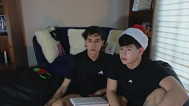 Snapshot of tightncuteass chatting on December 15, 9:41 pm tightncuteass online show from December 15, 9:41 pm