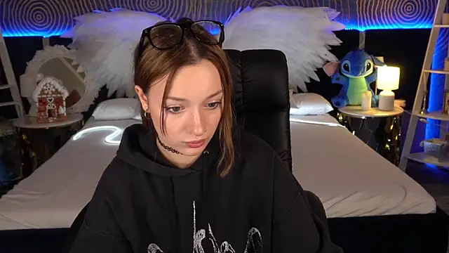 FoxyMayy online show from December 3, 2:15 pm