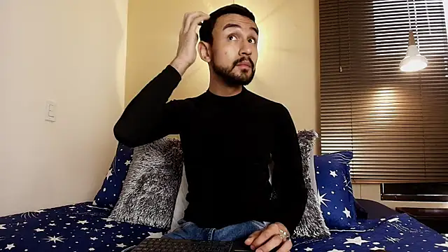 Snapshot of Axel_Moon_S chatting on November 14, 7:45 pm Axel Moon S online show from November 14, 7:45 pm