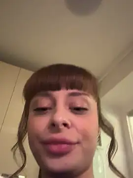 Snapshot of BabyBee_ chatting on December 2, 10:49 pm BabyBee online show from December 2, 10:49 pm