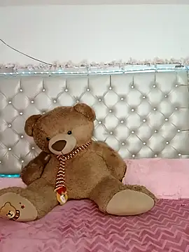 Snapshot of ZARAY_1118 chatting on October 25, 9:31 pm ZARAY 1118 online show from October 25, 9:31 pm