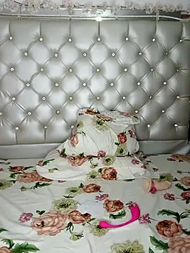 Snapshot of ZARAY_1118 chatting on November 20, 9:36 pm ZARAY 1118 online show from November 20, 9:36 pm