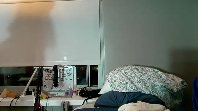 cuddlyavenue online show from October 13, 1:38 am