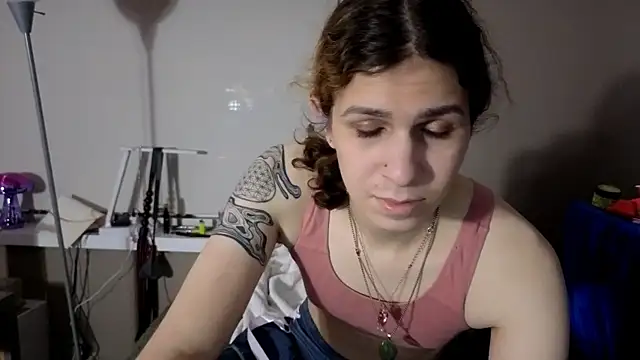 cuddlyavenue online show from January 18, 2:04 am