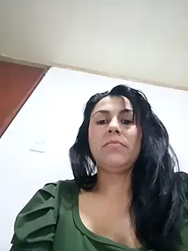 Snapshot of vanessa-titisM chatting on November 8, 3:07 am vanessa-titisM online show from November 8, 3:07 am