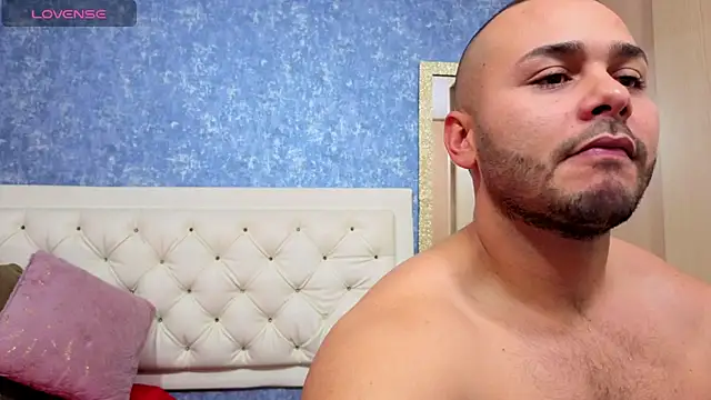 Snapshot of samuel_storm chatting on September 13, 9:58 pm samuel storm online show from September 13, 9:58 pm