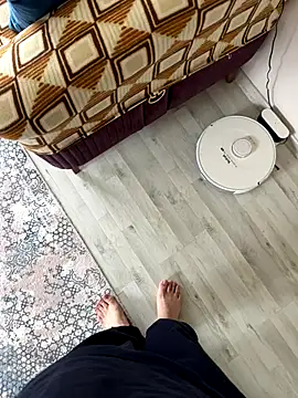 Snapshot of LAZ3R1 chatting on October 2, 10:33 am LAZ3R1 online show from October 2, 10:33 am