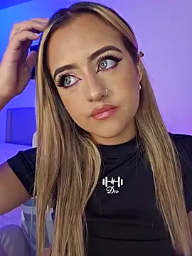 Snapshot of MaryMoon_ chatting on September 18, 1:40 am MaryMoon online show from September 18, 1:40 am