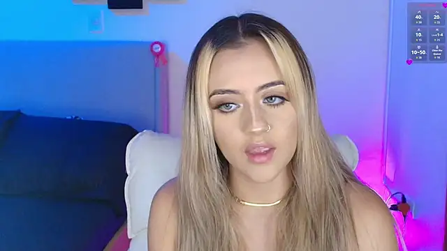 Snapshot of MaryMoon_ chatting on October 5, 9:13 pm MaryMoon online show from October 5, 9:13 pm