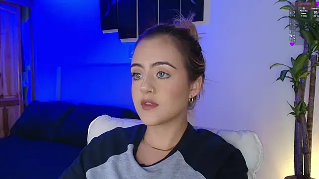 Snapshot of MaryMoon_ chatting on October 8, 10:51 pm MaryMoon online show from October 8, 10:51 pm