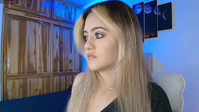 Snapshot of MaryMoon_ chatting on October 12, 7:13 pm MaryMoon online show from October 12, 7:13 pm