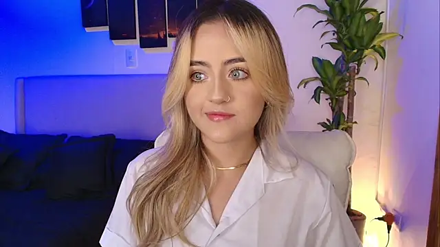 Snapshot of MaryMoon_ chatting on November 15, 2:42 am MaryMoon online show from November 15, 2:42 am