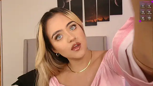 Snapshot of MaryMoon_ chatting on November 28, 10:56 pm MaryMoon online show from November 28, 10:56 pm