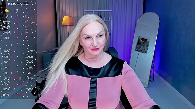 Snapshot of Nina_Devillle chatting on November 25, 4:07 pm Nina Devillle online show from November 25, 4:07 pm