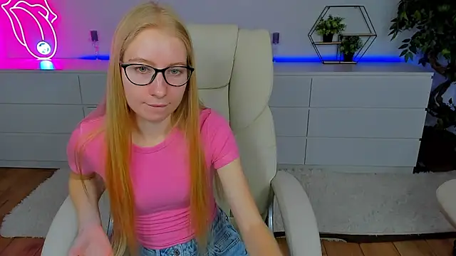 Alina Blonde online show from September 12, 5:40 am