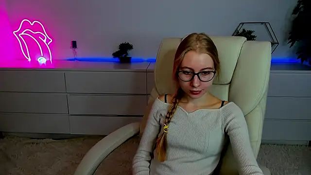 Alina Blonde online show from September 25, 5:44 am