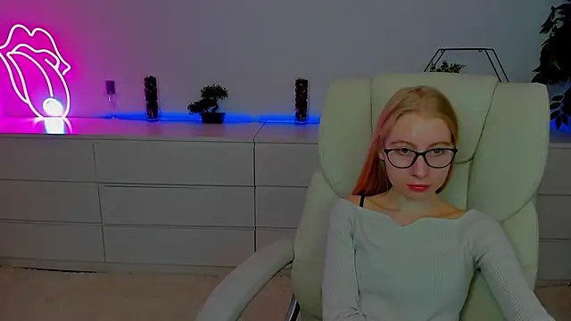 Alina Blonde online show from October 8, 5:38 am