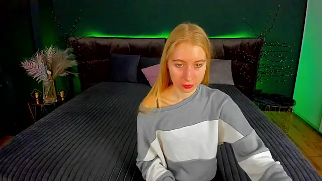 Alina Blonde online show from October 9, 5:38 am