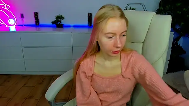 Alina Blonde online show from November 12, 6:36 am