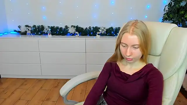 Alina Blonde online show from December 3, 6:32 am