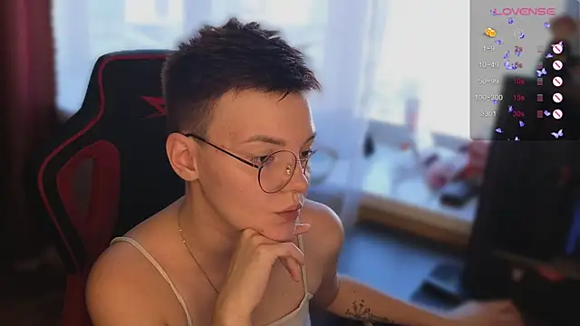 Snapshot of KrisNeal chatting on September 14, 9:19 am KrisNeal online show from September 14, 9:19 am