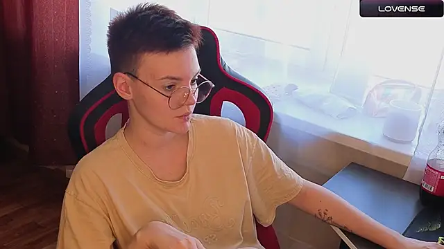 Snapshot of KrisNeal chatting on September 17, 9:22 am KrisNeal online show from September 17, 9:22 am