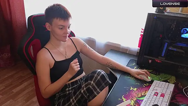 Snapshot of KrisNeal chatting on September 19, 8:49 am KrisNeal online show from September 19, 8:49 am