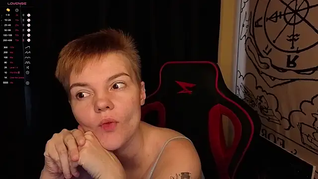 Snapshot of KrisNeal chatting on October 18, 9:10 am KrisNeal online show from October 18, 9:10 am