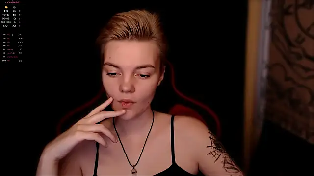 Snapshot of KrisNeal chatting on November 1, 9:00 am KrisNeal online show from November 1, 9:00 am