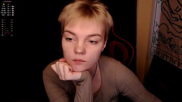 Snapshot of KrisNeal chatting on November 4, 9:30 am KrisNeal online show from November 4, 9:30 am