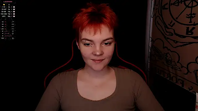 Snapshot of KrisNeal chatting on November 8, 9:31 am KrisNeal online show from November 8, 9:31 am