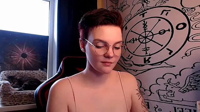 Snapshot of KrisNeal chatting on November 16, 8:42 am KrisNeal online show from November 16, 8:42 am