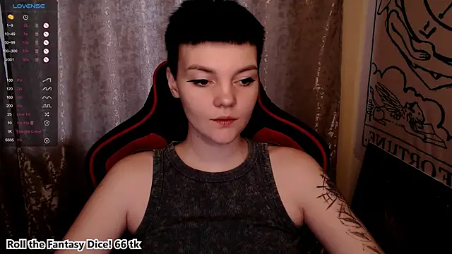 Snapshot of KrisNeal chatting on December 4, 10:13 am KrisNeal online show from December 4, 10:13 am