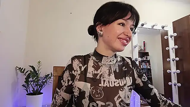 Snapshot of quiet_smile chatting on October 12, 8:13 am quiet smile online show from October 12, 8:13 am