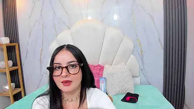 Ashleypetit online show from October 18, 12:17 pm