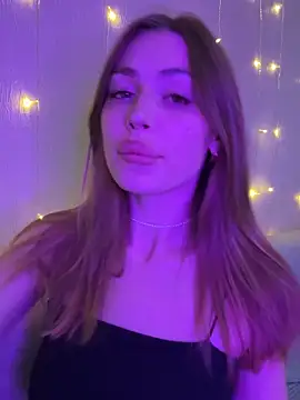 Elizabeth Tay online show from October 21, 5:24 pm