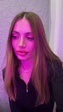 Elizabeth Tay online show from February 7, 6:55 pm