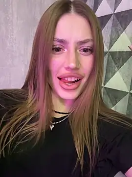 Elizabeth Tay online show from March 18, 6:33 pm