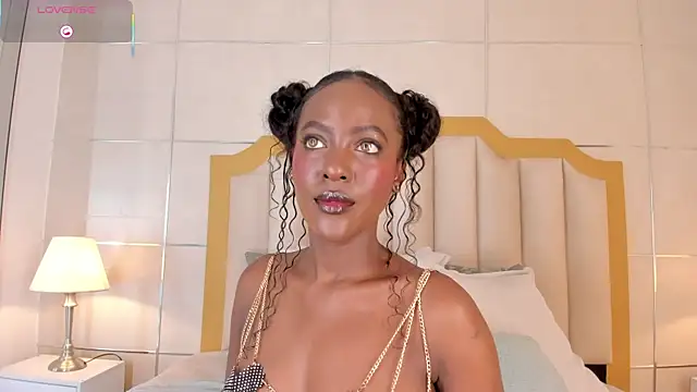 DakotaWangi online show from November 2, 8:00 pm