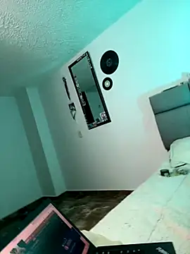 NaytonFreeman online show from October 24, 11:45 pm