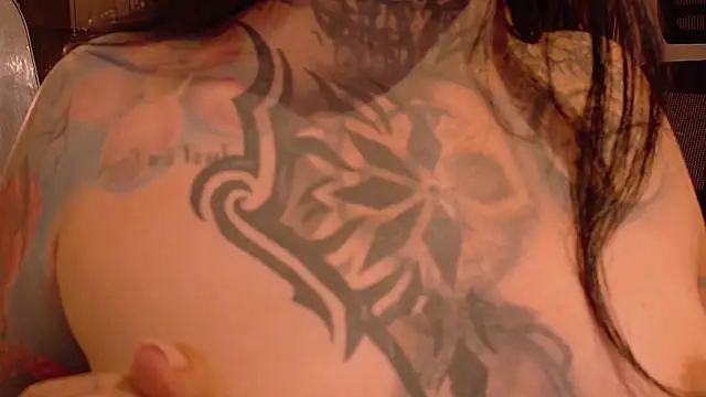 Snapshot of Unatatuada chatting on November 6, 11:26 pm Unatatuada online show from November 6, 11:26 pm