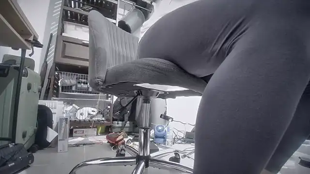 Snapshot of jasoncali305 chatting on November 8, 9:42 am jasoncali305 online show from November 8, 9:42 am